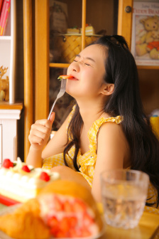 《漂亮的女邻居》三级